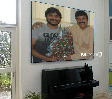 Sampathnandi with Chiranjeevi Sampathnandi with Chiranjeevi