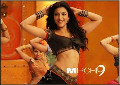 Shruti-Hassan-hurts-her-leg