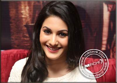 Bollywood beauty for Dhanush
