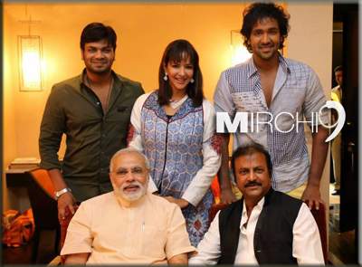 Modi's-Rakhi-gift-to-Lakshm