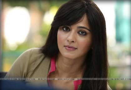 Anushka-new-look-out