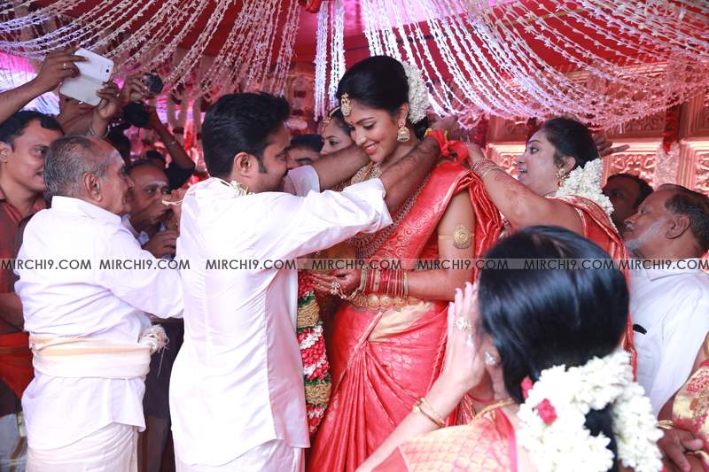 amala-paul-2