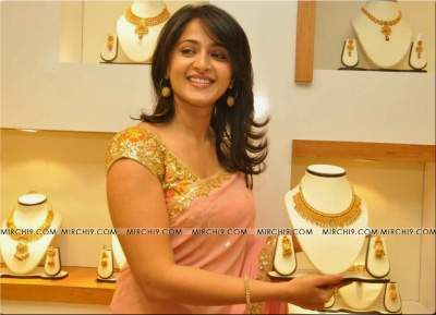 Anushka-jewellery-stolen