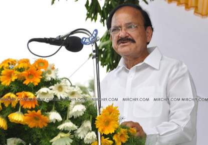 Vekaiah naidu kcr modi