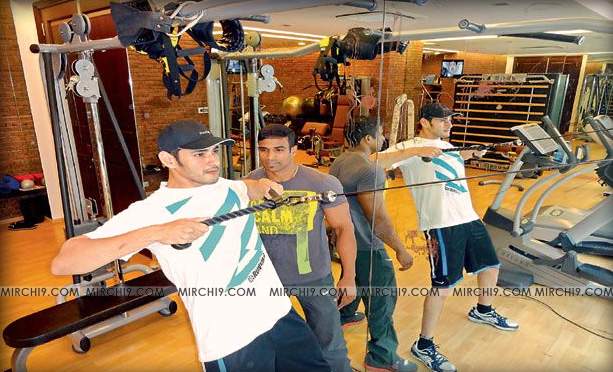 Mahesh-babu-work-out-in-Gym Photo
