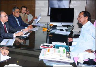 Telangana govt decides to pay AP students fees!