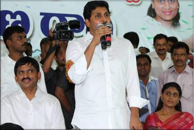 YS-Jagan-puts-up-a-brave-fa