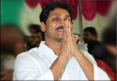 Chappals hurled at Jagan's house