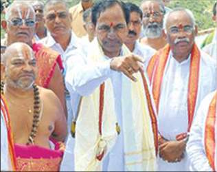 kcr-visiting-yadagiri-gutta