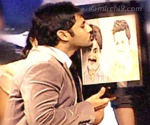 Niithi-Kisses-Pawan-Kalyan