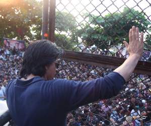 SRK-birth-day-with-fans