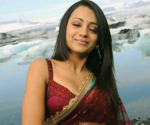 Trisha-smile-hot