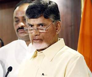 Chandrababu now focuses on DWACRA Loans help!