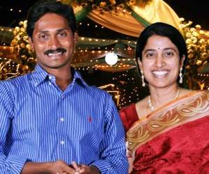 YS Jagan wife Bharathi photo