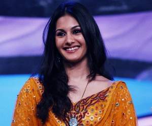 akhil heroine Amyra Dastur