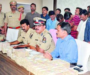hyderabad police illegal money venders