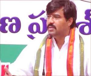 kalwakurthy mla vamsi chand attacked