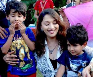 madhuri dixit twin kids