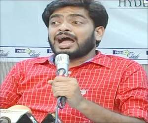 pawan-kalyan-hatao-politics-bachavo book