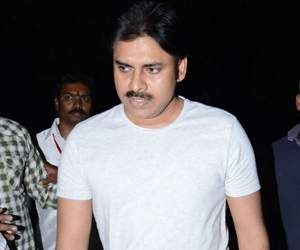 In Varanasi, Pawan's movie is undisturbed