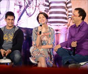 pk movie press meent aamir khan