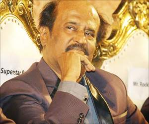 rajinikanth donates 5 lakhs for hudhud
