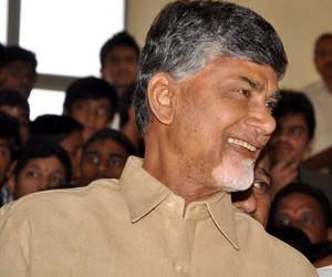 Chandrababu gets grand Welcome in Thullur!