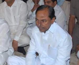 KCR-gets-Bomb-Blast-Victims