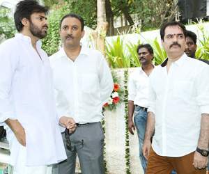 dolly and anup in pawan kalyan movie