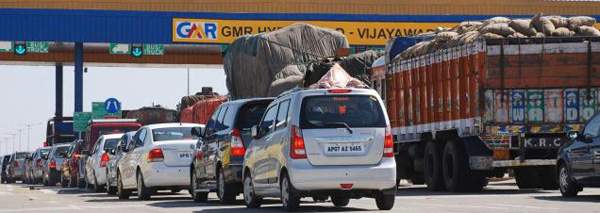 heavy traffic near toll gates on nh9