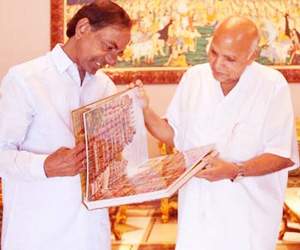 kcr and ramoji rao