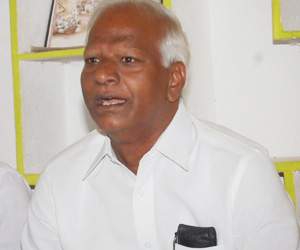 mp kadiyam srihari pressmeet