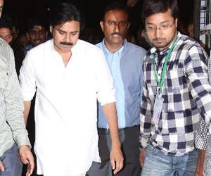 pawan kalyan fan attacked at gopala gopala audio launch