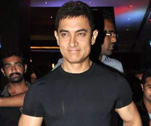 Aamir pushes superstar behind in overseas