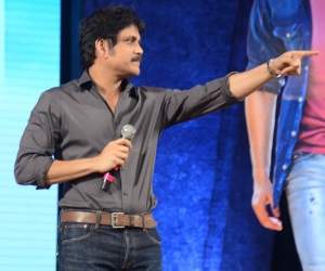 Nagarjuna showing temper on fans
