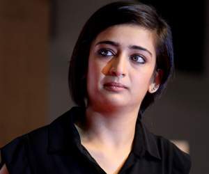 Not just words, Akshara shows no inhibitions