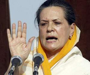 Sonia-Gandhi-comes-in-suppo