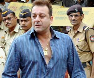sunjay dutt arrest for 4 days