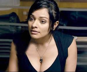 Pooja-Kumar-item-song