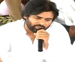 Amarana Nirahara Deeksha if farmers are forced - Pawan  Jana Sena President Pawan Kalyan had intensified his tone on Andhra Pradesh government's land pooling. Talking to farmers in Bethapudi, Pawan Kalyan offered to stand by farmers if government take lands forcefully from them. He even offered to do Amarana Nirahara Deeksha against government if that happens  "I do not think 33000 acres are needed for Capital. I guess 8000 acres will be sufficient. Government do not have money for Raithu Runa Mafi from where they will bring money for Singapore like Capital. I will stand by farmers. Nobody need to worry about Prathipati Pulla Rao or Narayana. YSR had sold lands taken from farmers in the past. I will go to any extent to save farmers", Pawan Kalyan angrily said.  Pawan Kalyan had completed the tours of Undavalli, Errabalem and Bethapudi. He will now proceed to Thullur. It has to be seen how the government proceeds on the Land Pooling issue going further. The government already completed land pooling in more than 32000 acres and it has clarified that it will go for Land Acquisition next if necessary.