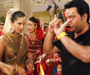 sunny leone does rajanikanth style