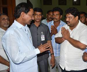 KCR forced to give jobs to Andhraites!