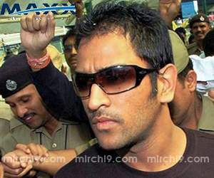 MS-Dhoni-Maxx-mobiles