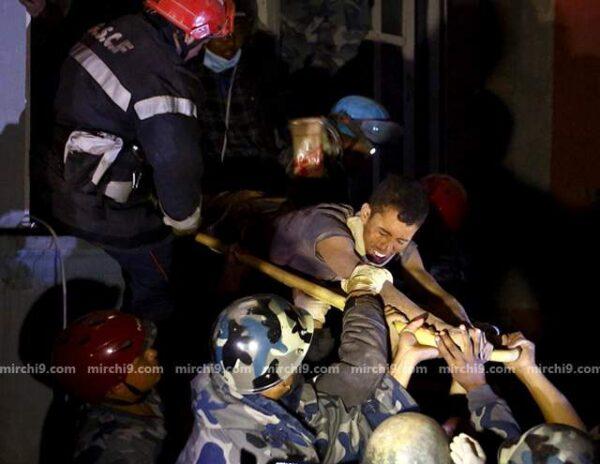 Man nepal 80 hours earth quake