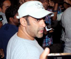 Salman-khan-FIR-Airport