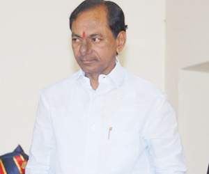 andhra people approach high court against kcr