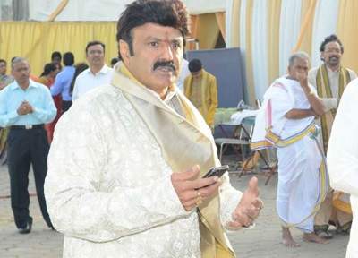 balakrishna anger about jr ntr question