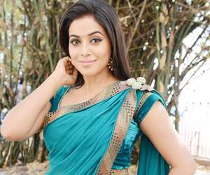 shamna kasim replace manchu lakshmi