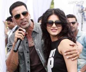 shruthi-haasan-at-gabbar-movie-promotions21