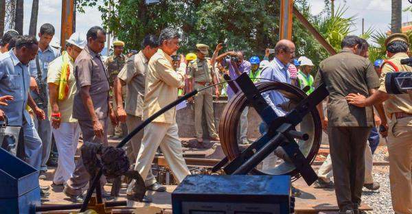 Chandrababu naidu andhra pradesh hudco